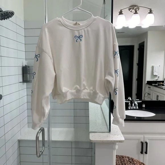 Sweatpant set with Blue Bow Accents - Picture 4 of 7